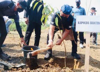 Kapolda Banten Ajak Danrem 064/MY dan Petinggi Banten Tanam Pohon dan Baksos di Kampung Baduy