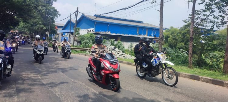 Kapolda Banten Pimpin Patroli Skala Besar, Jamin Pilkades Tangerang Aman