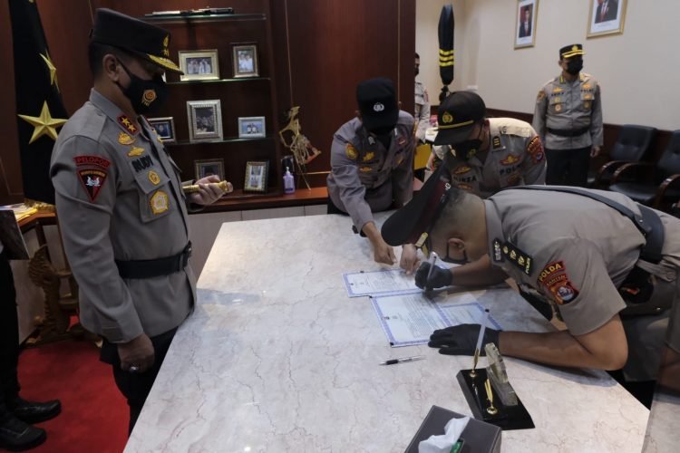 Kapolda Banten Pimpin Upacara Sertijab Dirbinmas Polda Banten