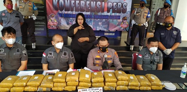 Polres Tangsel Amankan 31,7 Kg Ganja di Tol Serpong-Cinere