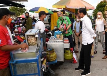 Presiden Serahkan Bantuan Modal, Pedagang Optimistis Perekonomian Kembali Normal