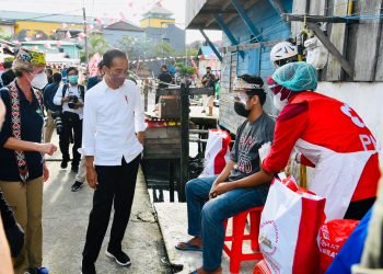 Presiden Targetkan 70 Persen Penduduk Telah Divaksinasi di Akhir Tahun