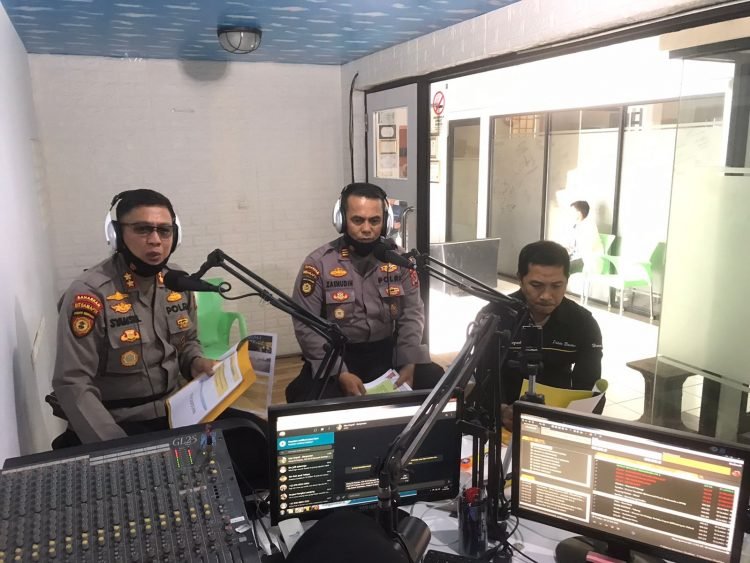 Tekankan Pelayanan Unjuk Rasa, Ditsamapta Polda Banten Sosialisasi Via Talkshow di Megaswara FM
