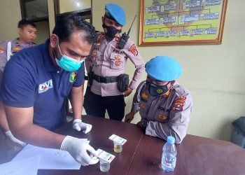Anggota Polres Pandeglang Polda Banten Lakukan Tes Urine Cegah Penyalahgunaan Narkoba