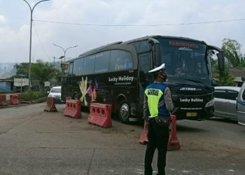 Antisipasi Lonjakan Pengunjung Wisata Pantai Anyer Hingga Cinangka, Polres Cilegon Lakukan Check Poin di Tiga Titik