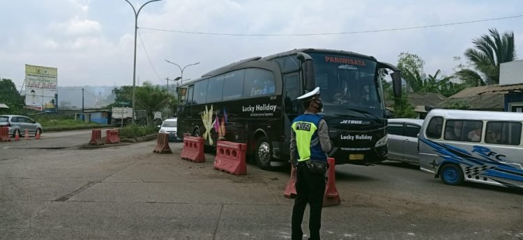 Antisipasi Lonjakan Pengunjung Wisata Pantai Anyer Hingga Cinangka, Polres Cilegon Lakukan Check Poin di Tiga Titik