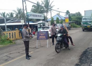 Gelar Operasi Yustisi,Polsek Puloampel Polres Cilegon Polda Banten Bagikan Masker.