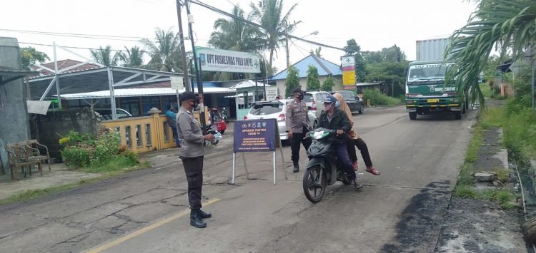 Gelar Operasi Yustisi,Polsek Puloampel Polres Cilegon Polda Banten Bagikan Masker.