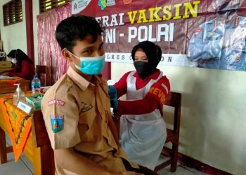 Gerai Vaksin Presisi di SMA Alkhairiyah Cilegon Kota Cilegon.