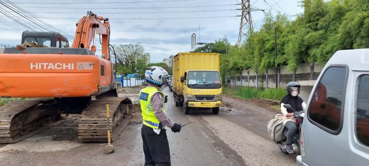 Jalur Wisata Ciwandan-Anyar Sedang Ada Perbaikan Jalan, Polres Cilegon Himbau Pengguna Jalan