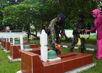 Jelang HUT Ke 76 Korps Brimob Polri, Brimob Banten ziarah dan Tabur Bunga Di Taman Makam Pahlawan Ciceri