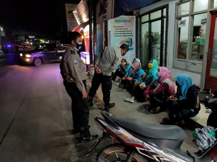 KRYD dan Pendisiplinan Prokes Polsek Kragilan Polres Serang Polda Banten Gelar Patroli Malam