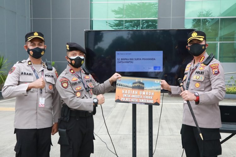 Kapolresta Tangerang Polda Banten Pimpin Apel Pemberian Penghargaan untuk Anggota, Ada yang Diapresiasi Umroh