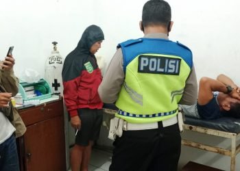 Karena Mabuk Motor tabrak L300 !!! Polsek Pulomerak Polres Cilegon Polda Banten tangani Evakuasi kecelakaan