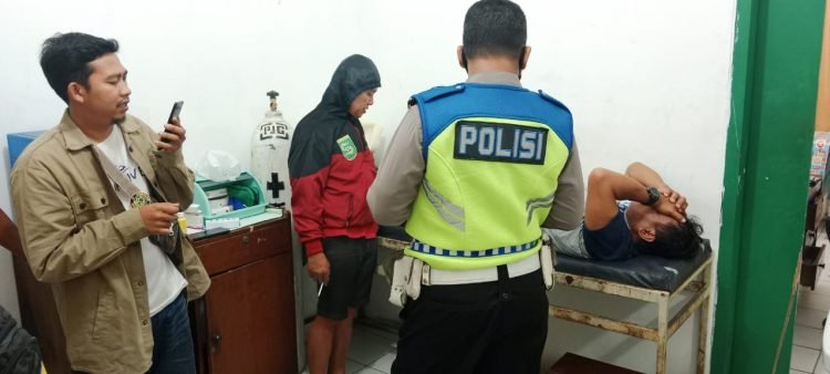 Karena Mabuk Motor tabrak L300 !!! Polsek Pulomerak Polres Cilegon Polda Banten tangani Evakuasi kecelakaan