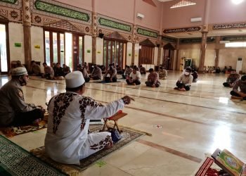 Mengawali Kinerja, Personel Polda Banten Ngaji Bareng