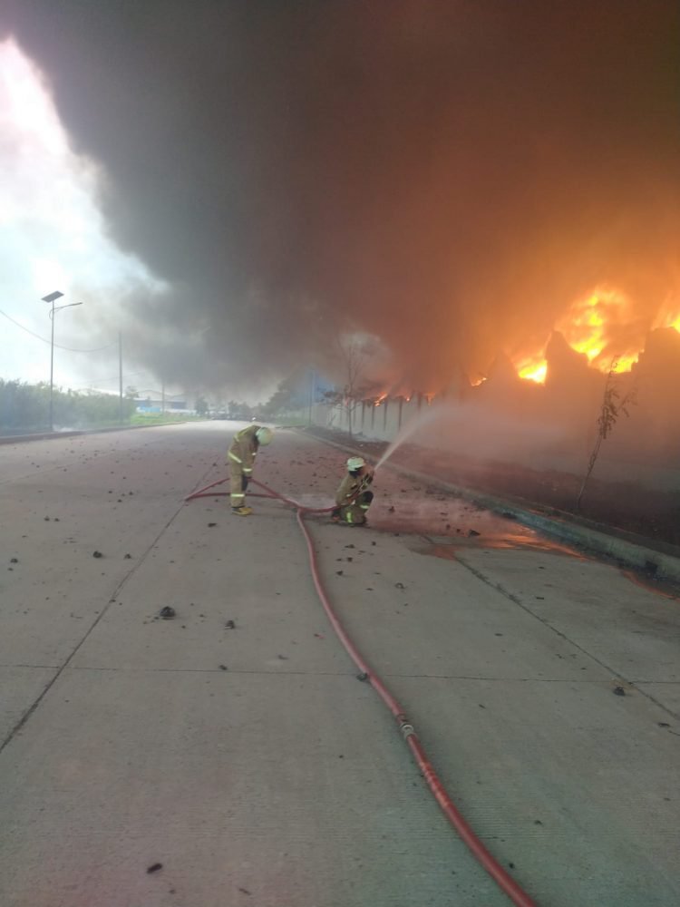 Pabrik Korek Api di Pakuhaji Terbakar, Lima Mobil Damkar Diterjunkan