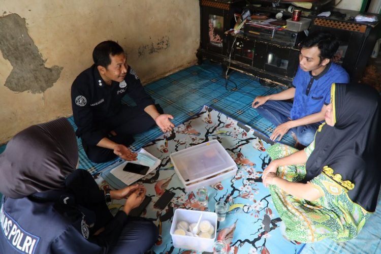 Patut Dicontoh! Dengan Semangat Tinggi Anak Tukang Kue Asal Tigaraksa Lulus Jadi Polisi