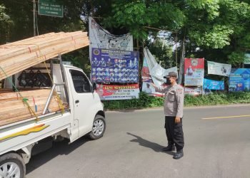Penyekatan arus wisata dan pembagian masker wilayah Polsek Cinangka Polda Banten Dalam situasi  PPKM level 2