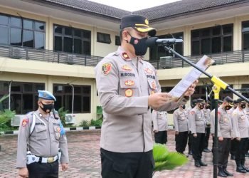 Polres Cilegon Polda Banten melaksanakan apel jam pimpinan