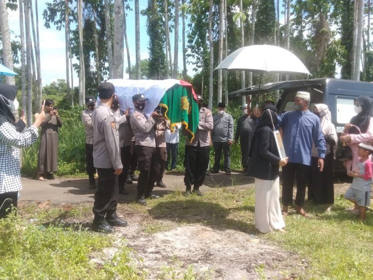 Polres Serang Kota Laksanakan Upacara Pemakaman Anggota Polri