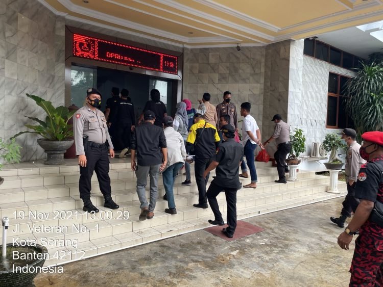 Polres Serang Kota Polda Banten Lakukan Pengamanan Aksi Gabungan Ormas