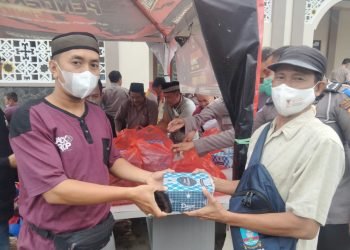 Polres Serang Polda Banten gelar Warung Jumat Barokah di Masjid As-Salam Polres Serang