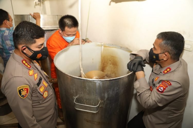 Polresta Tangerang Gerebek Pabrik Ciu Beromzet Puluhan Juta di Cikupa
