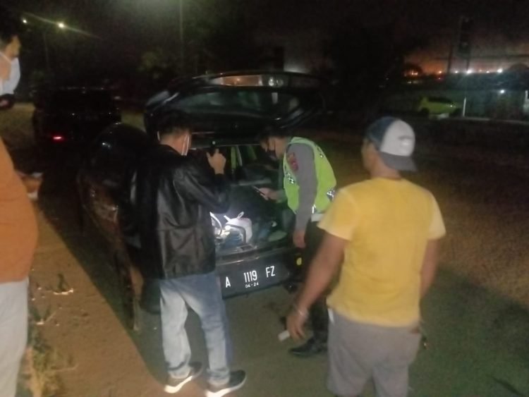 Polsek Ciwandan Polres Cilegon Polda Banten Melaksanakan Patroli KRYD Malam Minggu Guna Menekan Gangguan Kamtibmas.