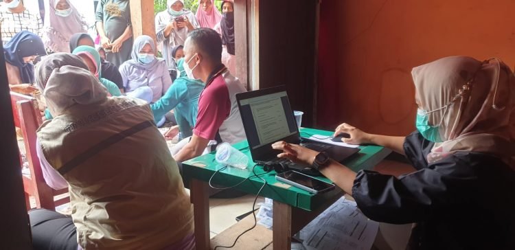 Polsek warunggunung Polda Banten melaksanakan Gerai Vaksin Presisi mobile secara massal di Kampung Kalahang kecamatan warunggunung
