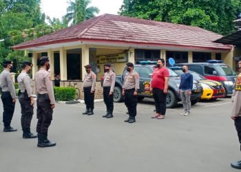 Propam Polres Cilegon Polda Banten Pantau Pelaksanaan Serah Terima Piket Jaga