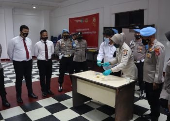 Propam Polres Cilegon Polda Banten laksanakan Gaktiblin dengan Test Urine Personel