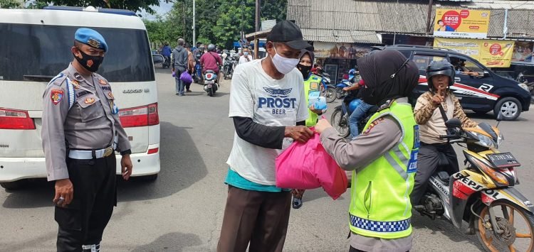 Provos Polda Banten Dampingi Personel Ditlantas Polda Banten dalam Pelaksanaan Operasi Zebra Maung 2021