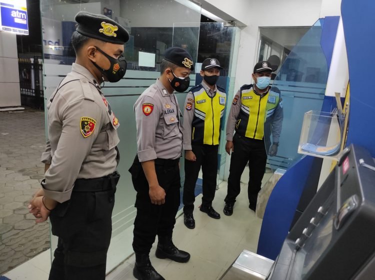 Satsamapta Polres Lebak Polda Banten lakukan Pengecekan Mesin ATM tiap malam