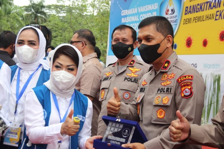 Wakapolda Banten Dampingi Dirbintibmas Baharkam Polri Tinjau Vaksinasi Nasional