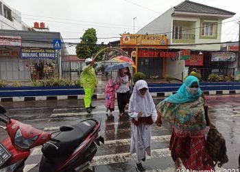 Walaupun Hujan, Satlantas Polres Lebak, Sebrangkang Masyarakat pengguna jalan