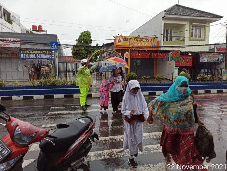 Walaupun Hujan, Satlantas Polres Lebak, Sebrangkang Masyarakat pengguna jalan