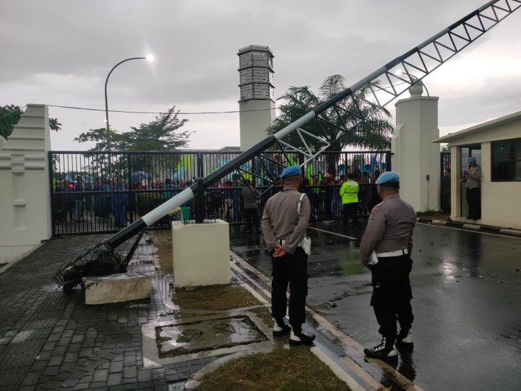 Bidpropam Polda Banten Awasi Pengamanan Unras Buruh di KP3B Banten