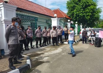 Pastikan Aman, Polres Lebak Polda Banten Lakukan Pengamanan Aksi Unras  di depan Kantor DPRD Lebak