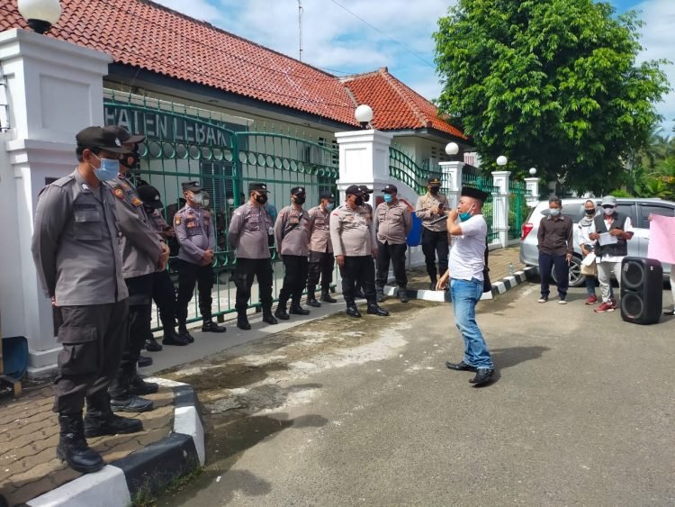 Pastikan Aman, Polres Lebak Polda Banten Lakukan Pengamanan Aksi Unras  di depan Kantor DPRD Lebak