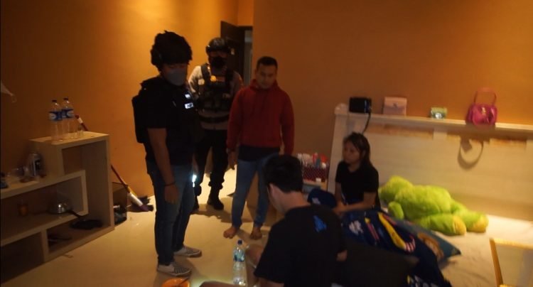 Prostitusi Online di Kos-kosan, Pacar Hamil Lima Bulan Dijajakan Melalui Aplikasi 