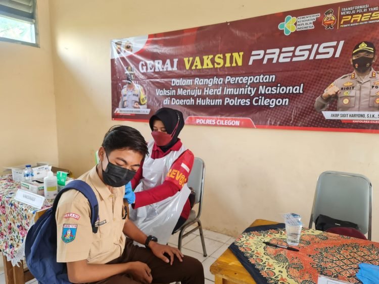 Tim Rev@co Siedokes Polres Cilegon Polda Banten Gerai Vaksin Presisi 300 vaksin