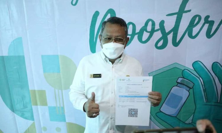 Vaksinasi Booster di Tangsel Dimulai, Wali Kota Benyamin Davnie Jadi Orang Pertama yang Divaksin