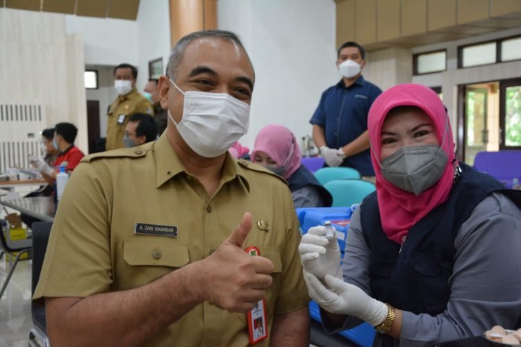 Bupati Zaki Bersama Forkopimda Divaksin Booster