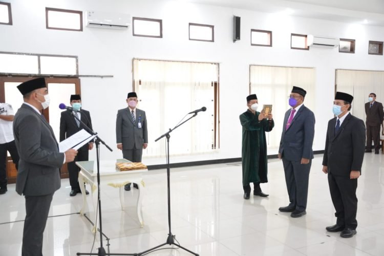 Bupati Zaki Lantik Komisaris Utama BPR dan MKR