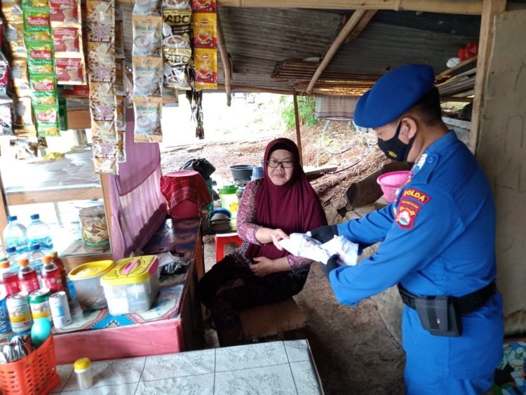 Cegah Penyebaran Covid-19 di Wilayah Pesisir, Ditpolairud Polda Banten Bagikan Masker di Pulorida