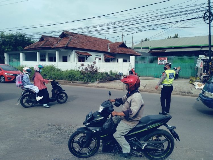 Ditlantas Polda Banten Rutin Laksanakan Pengaturan Sore, Demi Terciptanya Kamseltibcar Lantas di Kota Serang
