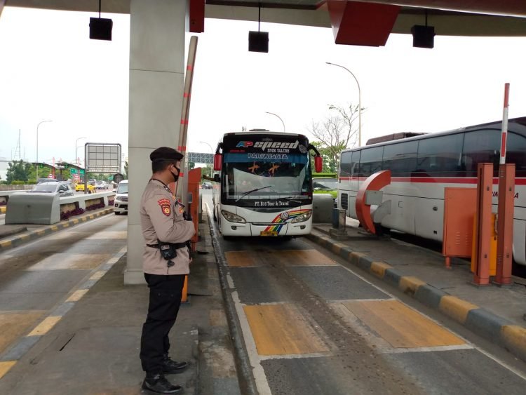 Ditpamobvit Polda Banten Lakukan Patroli di Sepanjang Jalan Tol Tangerang-Merak