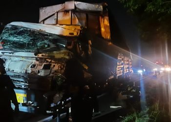 Dump Truck Diseruduk di Tol Tangerang-Merak, 1 Orang Tewas