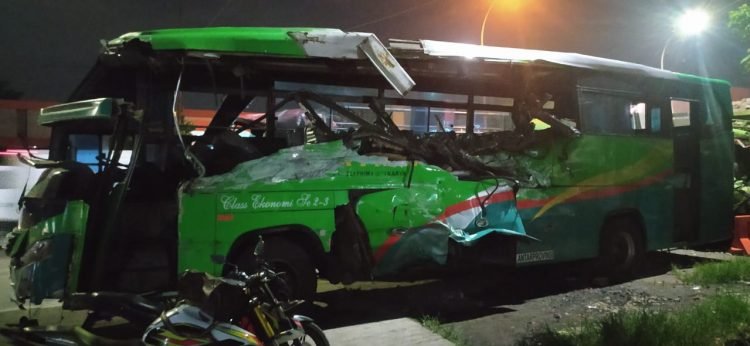 Hantam Dump Truk, Dua Penumpang Bus Asli Prima Tewas